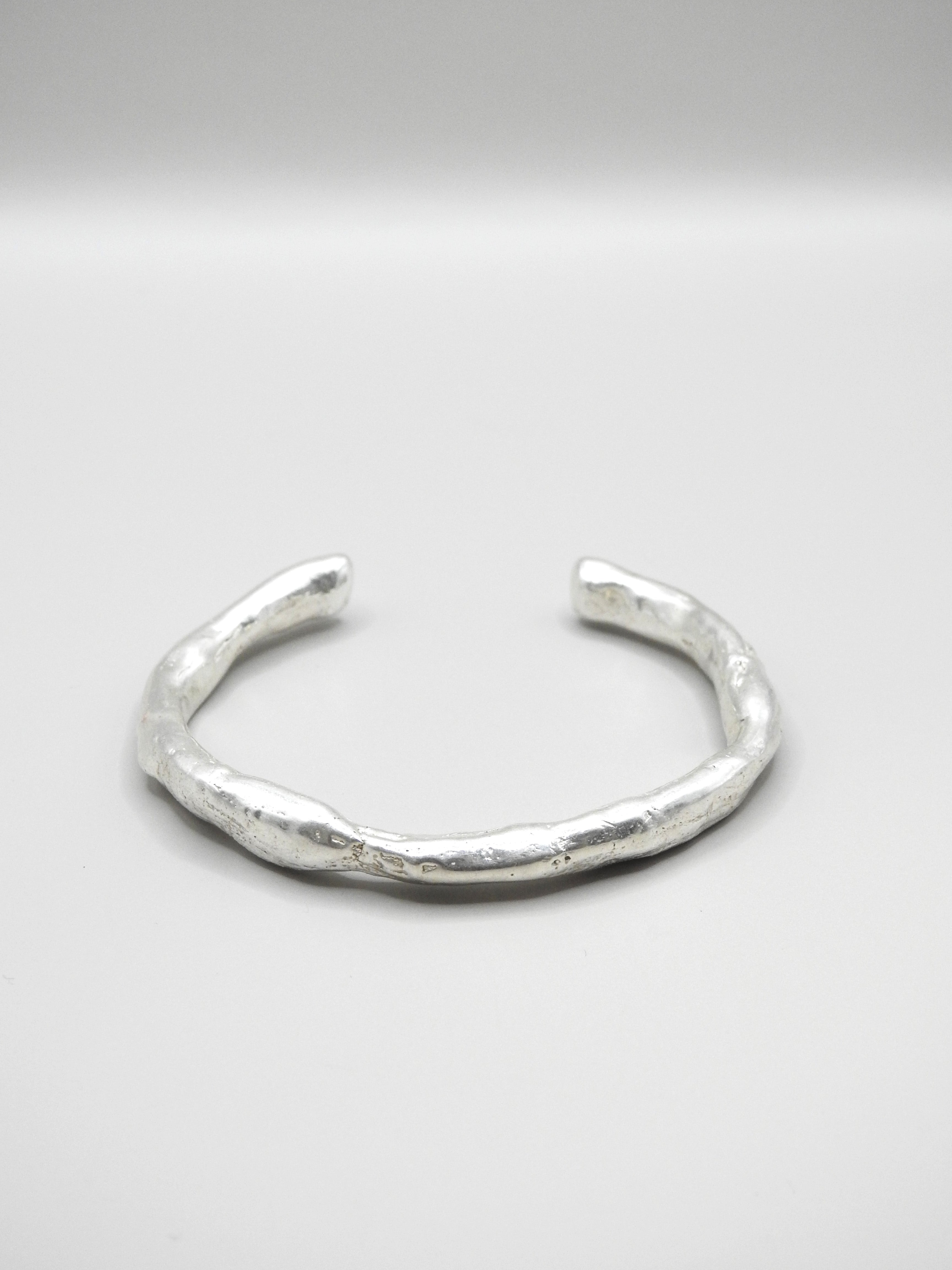 Fluid cuff bracelet